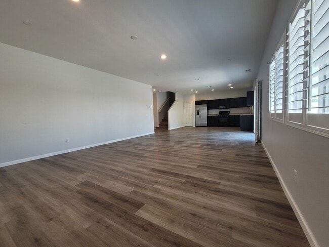 Building Photo - Modern 2-Story 4-Bedroom Home in Jurupa Va...