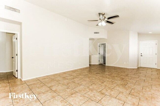 Foto del edificio - 2858 W Medallion Dr