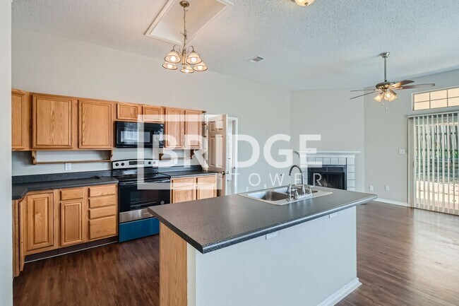 Foto del edificio - 5908 Firethorn Dr
