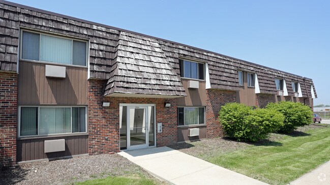 Building Photo - Pleasant Apartments