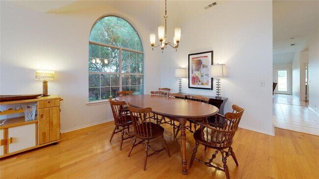 Building Photo - 2801 Crater Lake Ln