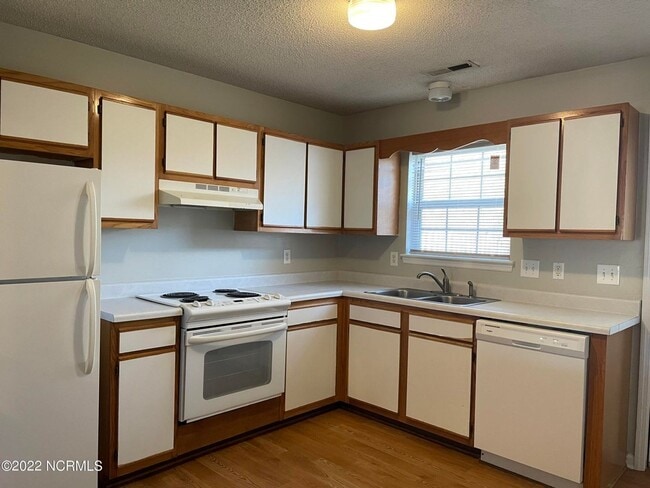 Building Photo - Welcome to Deerfield!