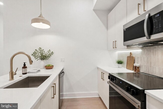 Foto del edificio - 30 W Allens Ln