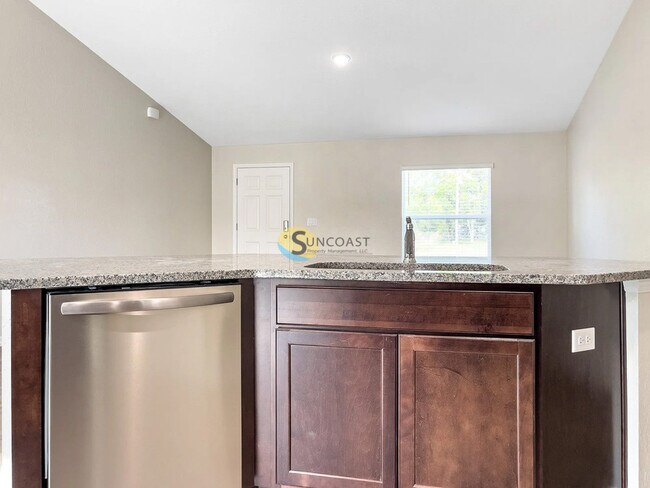 Foto del edificio - Sleek and Spacious New Construction 3BR Ho...