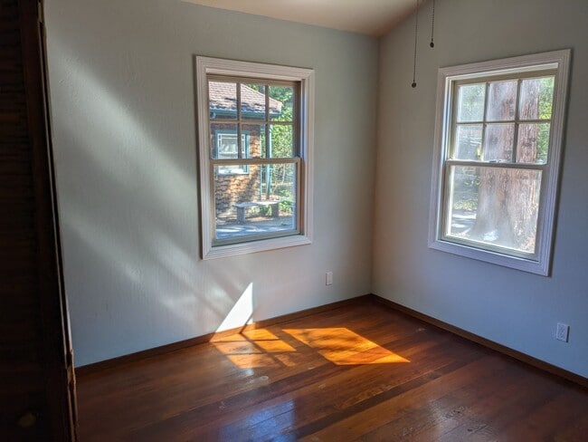 Foto del edificio - Stunning 1-bed, 1-bath Detached Cottage in...