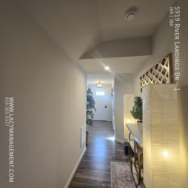 Building Photo - 5919 River Landings Dr