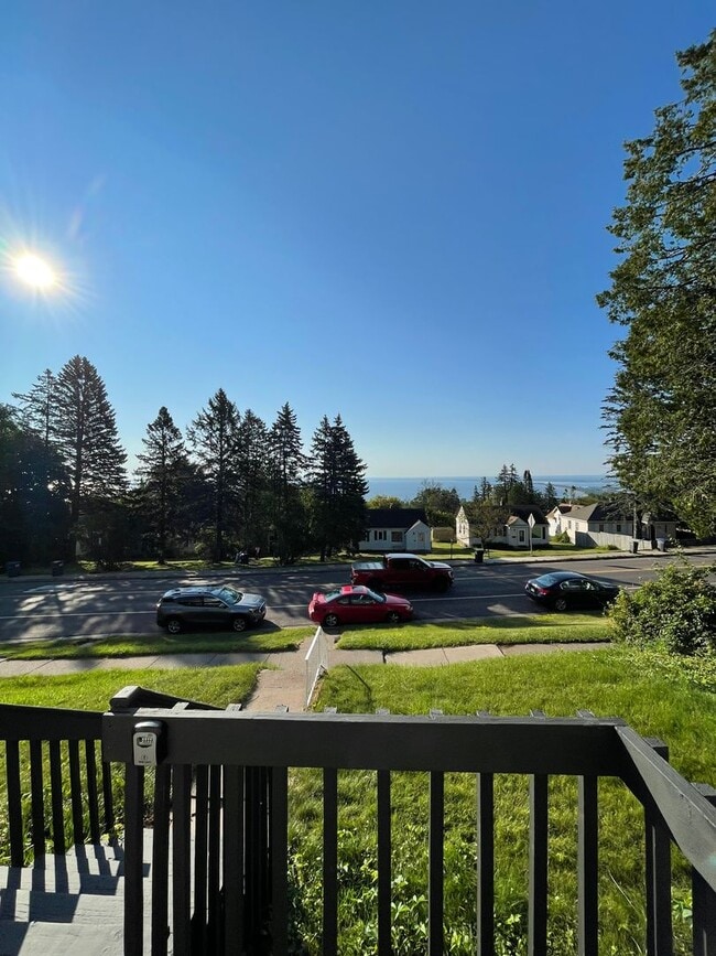 Building Photo - Available September - 2 Bedroom, 1 Bath New Reno!