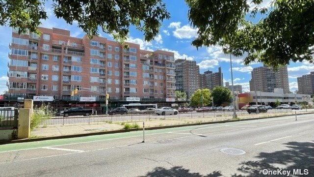 Foto principal - 63-11 Queens Blvd