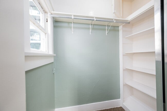 Building Photo - Spacious 1 Bed 1 Bath with Balboa Park Views