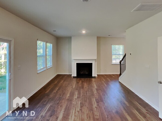 Foto del edificio - 4139 Village Blvd NW