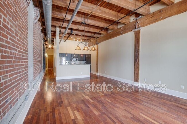 Building Photo - 420 S Front St