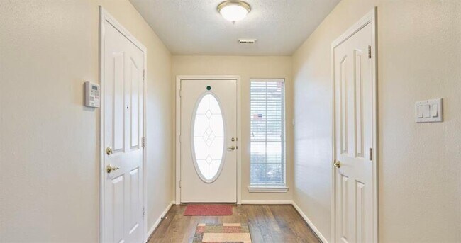 Building Photo - 5030 Deer Point Dr