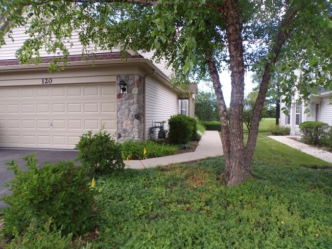 Building Photo - 120 W Buckingham Dr