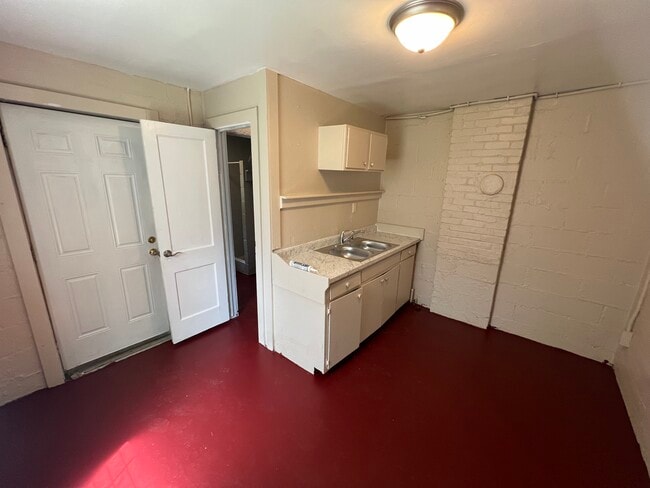 Building Photo - 313 Appian Dr