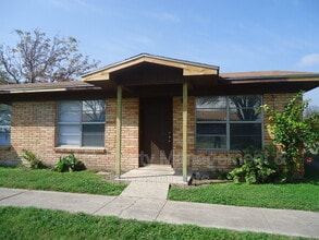 Building Photo - 2409 Gumwood Ave W