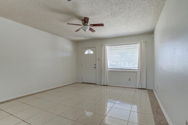 Foto del edificio - 4816 6th St
