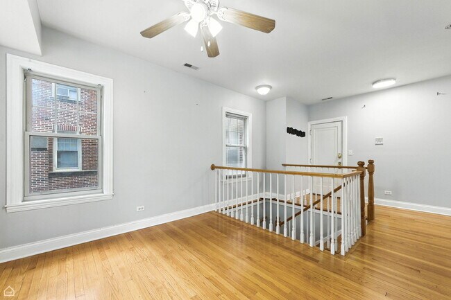 Foto del edificio - 2611 W Rosemont Ave