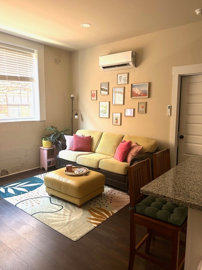 Building Photo - Downtown Cornelia Loft (4)