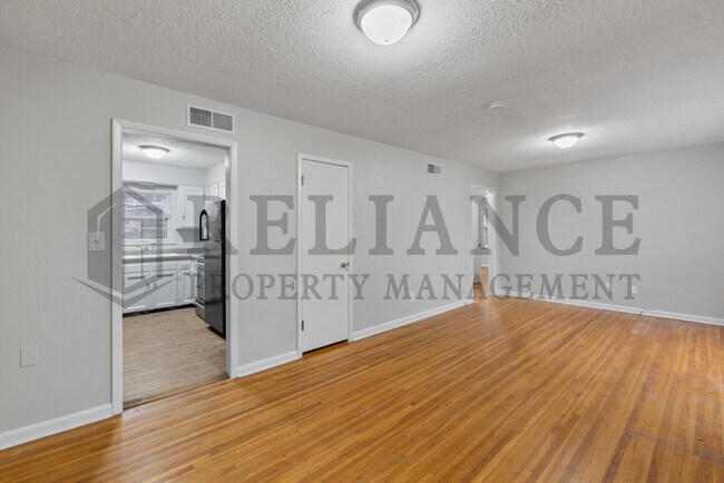 Foto del edificio - 545 S Barlow St