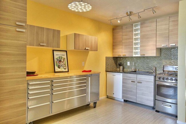 Building Photo - 860 Camino Del Sur