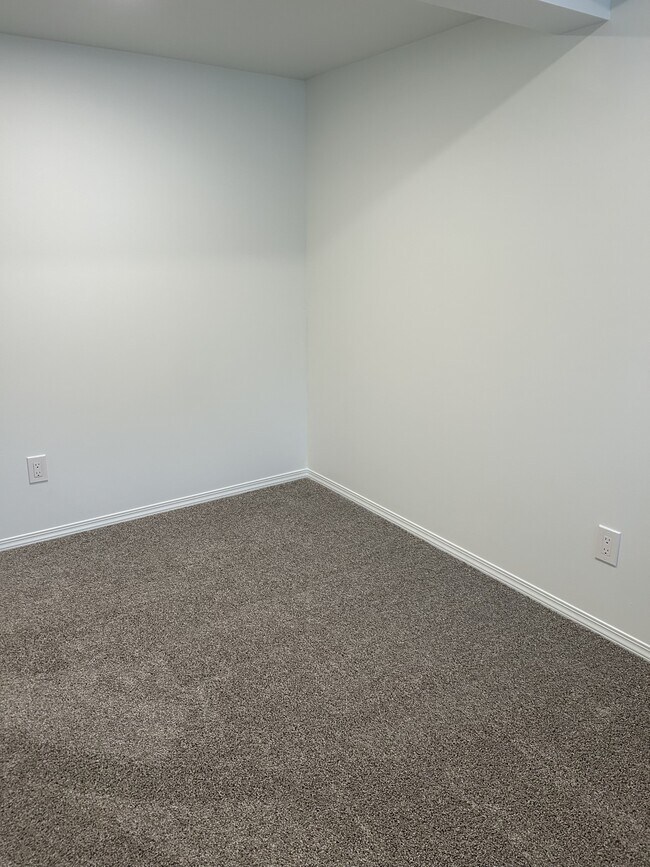 Building Photo - 5915-5119 119 Ave