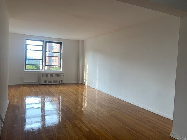 Building Photo - 108-50 62nd Dr