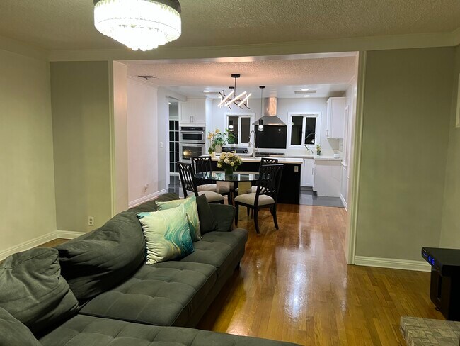 Foto del edificio - 4712 Townsend Ave