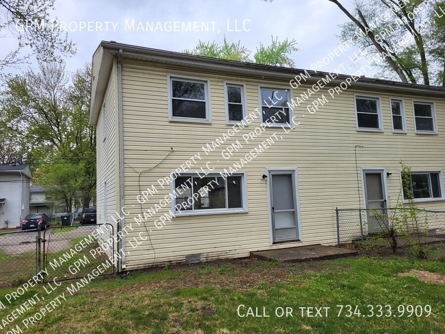 Primary Photo - 33060 Alanson St