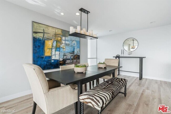 Building Photo - 2 br, 2 bath Condo - 2222 Avenue of the St...