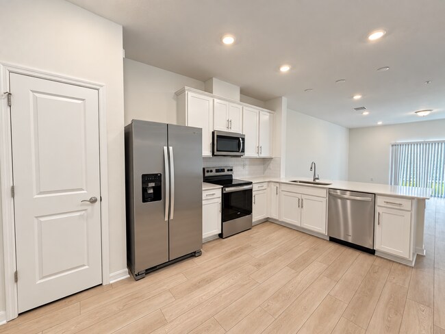 Building Photo - Harbor Square townhome home