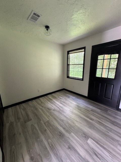 Building Photo - 108 Penny Ln