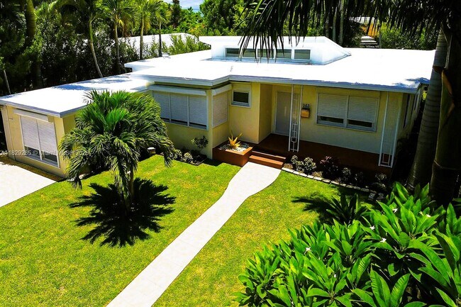 Building Photo - 1325 Marseille Dr