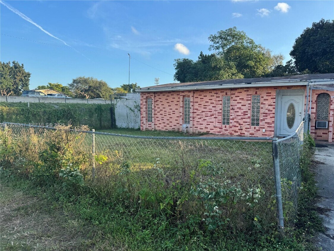 Foto principal - 6230 Garfield St