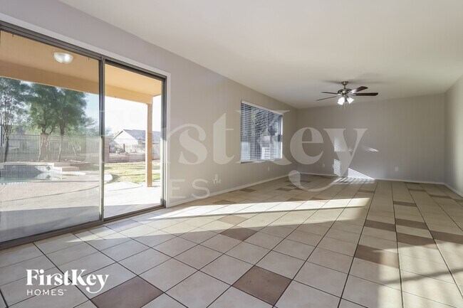 Foto del edificio - 15953 W Monroe St