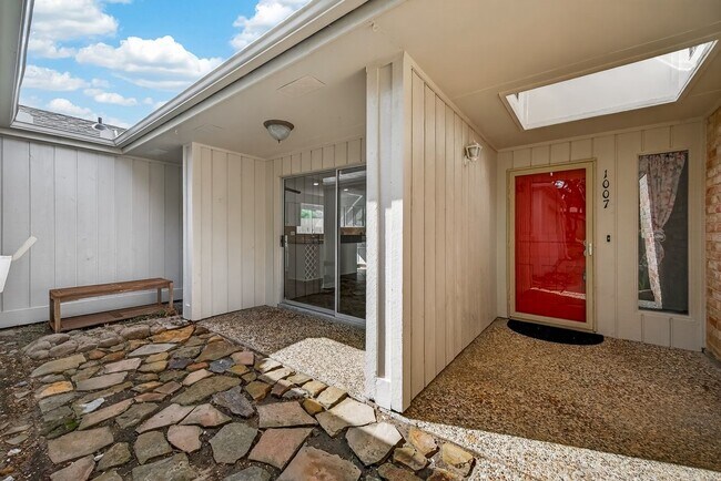 Foto del edificio - 1007 Apache Falls Dr