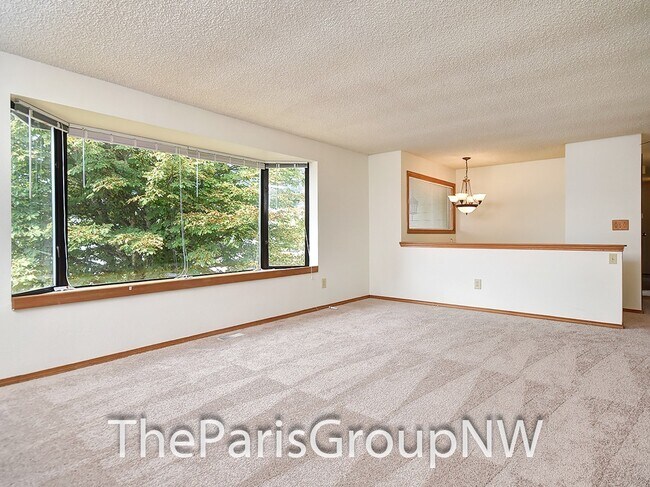 Building Photo - Lovely 2610sf Downtown Woodinville Hm – Gr...