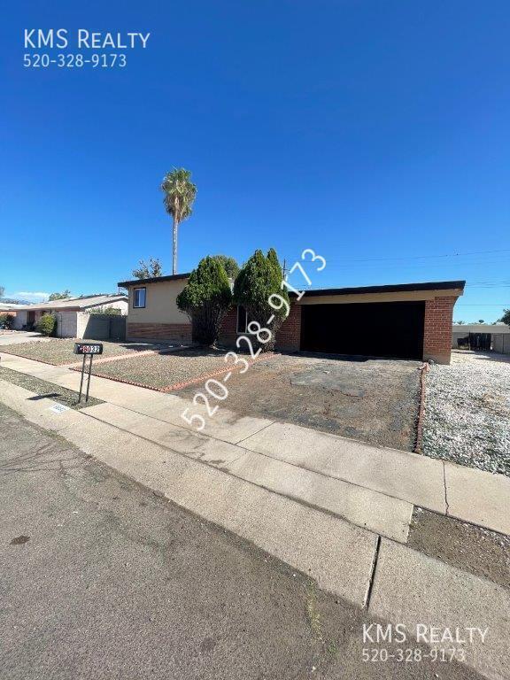 Primary Photo - 8032 E Rosewood St