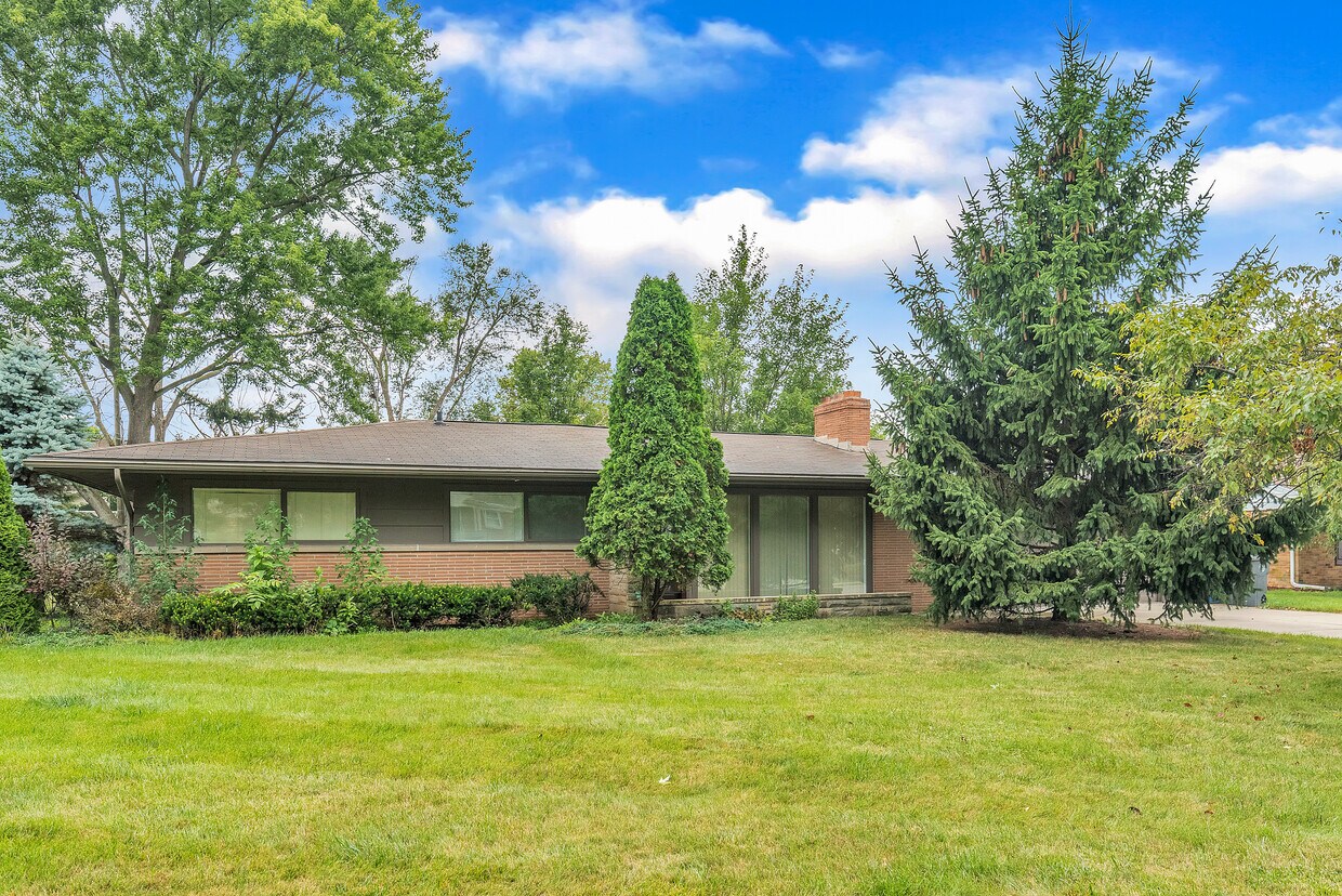 Primary Photo - 112 Cranden Dr