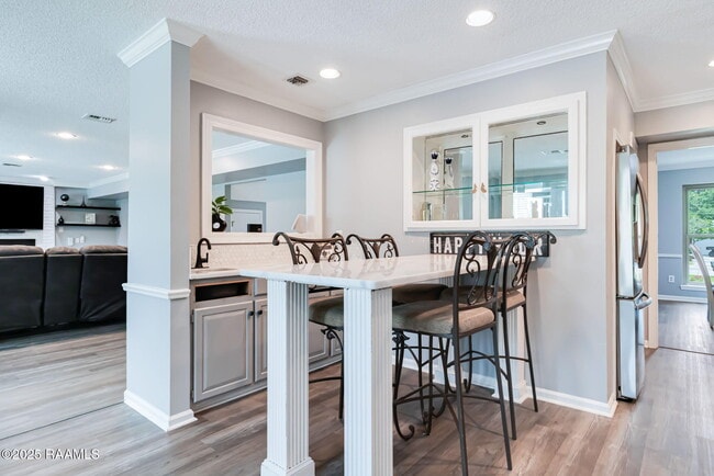Building Photo - 206 Country Club Dr