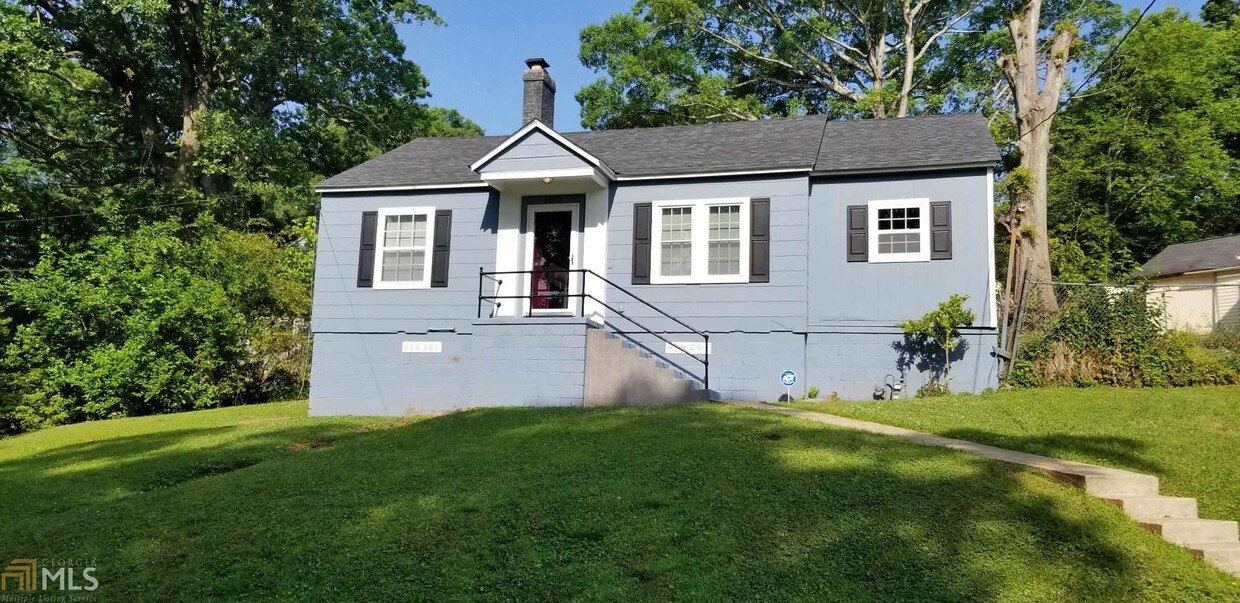 Primary Photo - 1689 Oak Knoll Cir SE