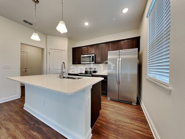 Foto del edificio - 383 Onate Cir