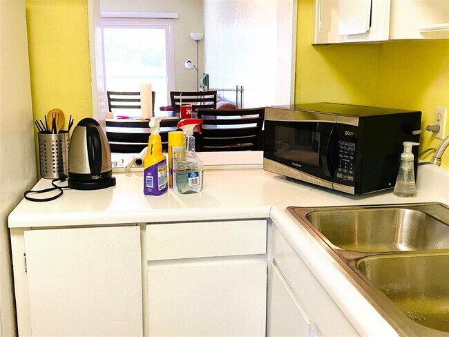 Foto del edificio - 2731 Blairstone Ct