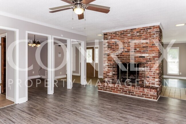 Building Photo - Charming 4 Bedroom in Montgomery!