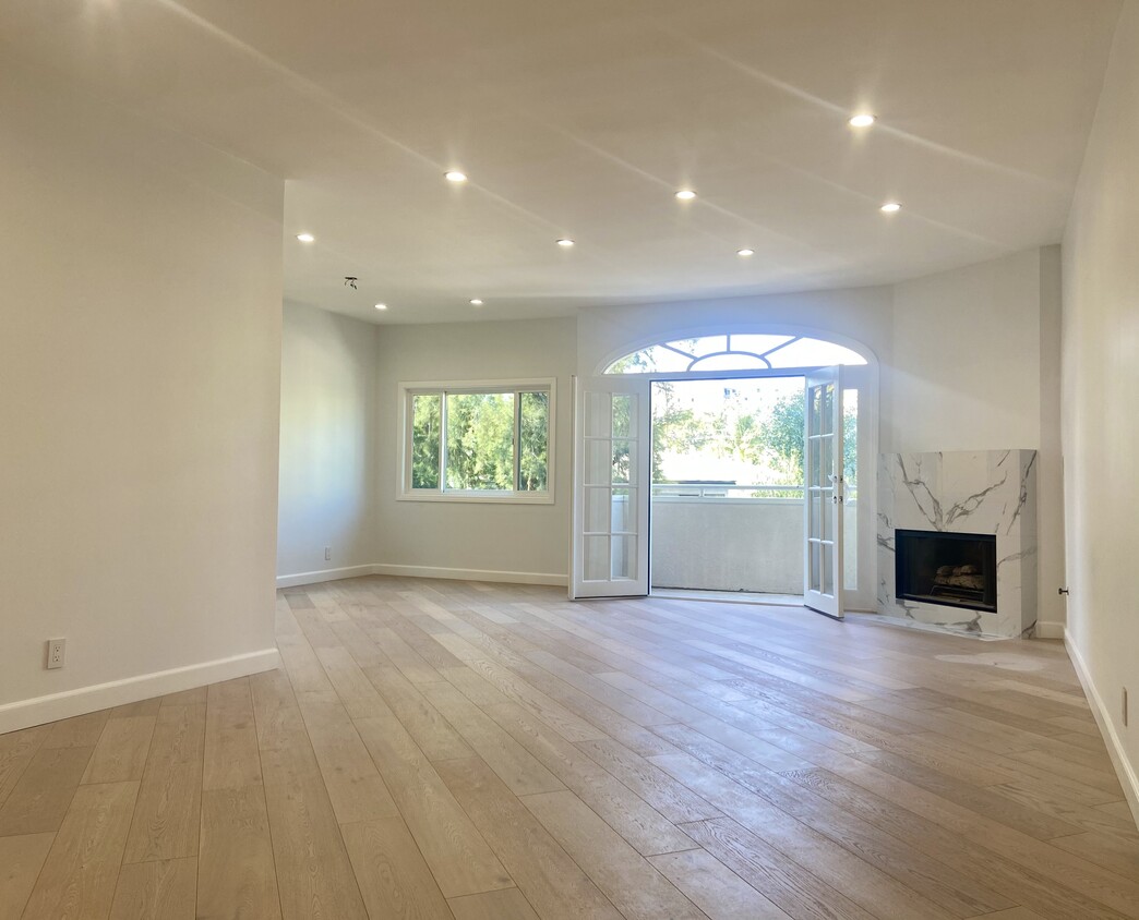 Foto principal - 120 N Swall Dr