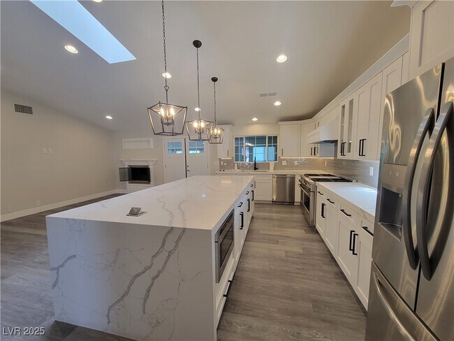 Building Photo - 5836 Corazon Dr