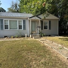 Building Photo - 910 Vest Dr