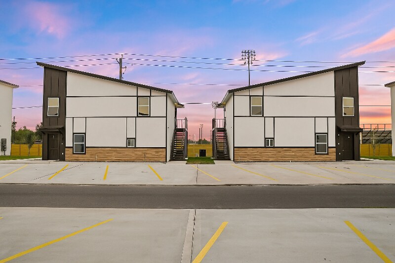Foto principal - 905 Pleasantview Dr