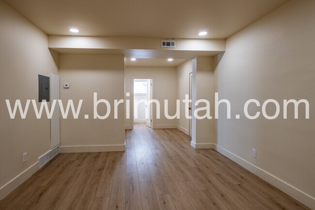 Foto del edificio - 684 W Center St