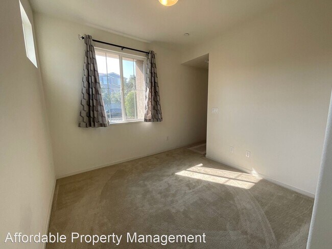 Building Photo - 3 br, 3.5 bath House - 520 Staley Avenue