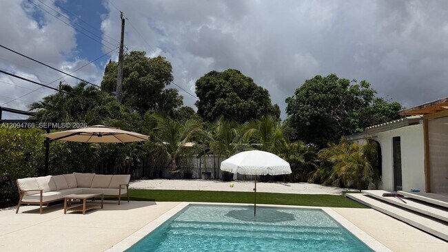 Foto del edificio - 3800 NW 12th St